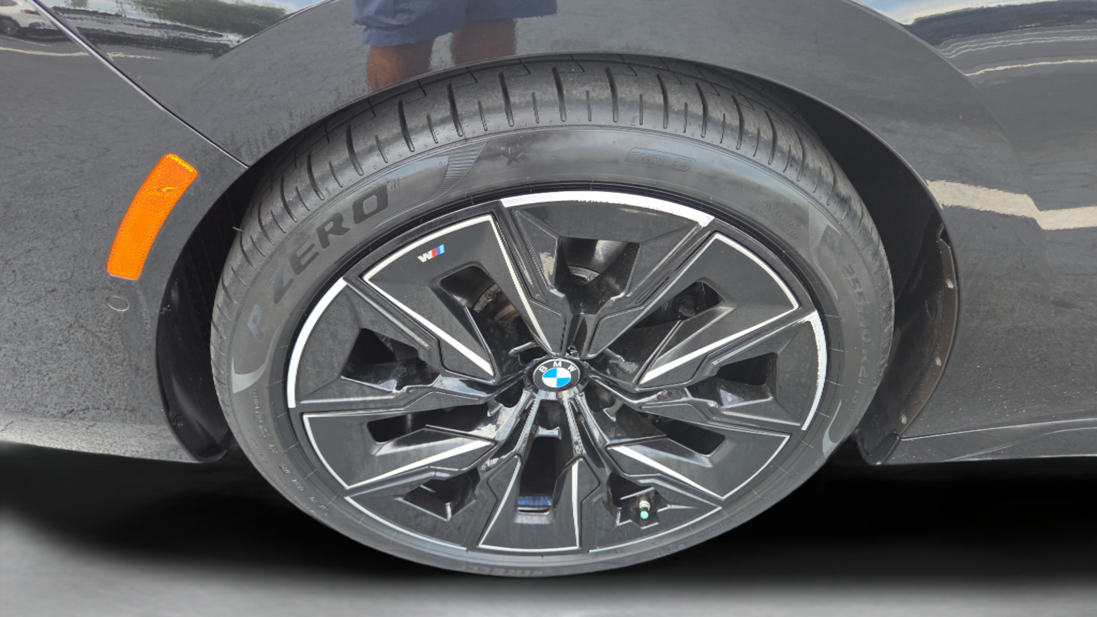 Certified 2024 BMW 760i xDrive w/ Executive Package AWD/4WD image 35
