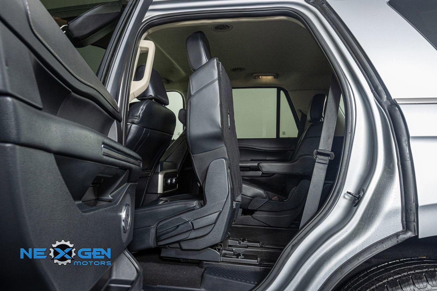 Used 2024 Ford Expedition XLT image 27