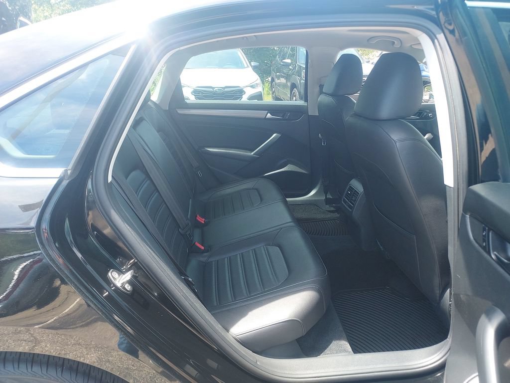 Used 2015 Volkswagen Passat 1.8T SE FWD image 32