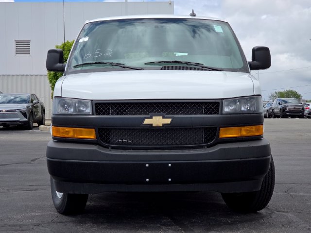 New 2025 Chevrolet Express 3500 w/ Driver Convenience Package RWD image 13