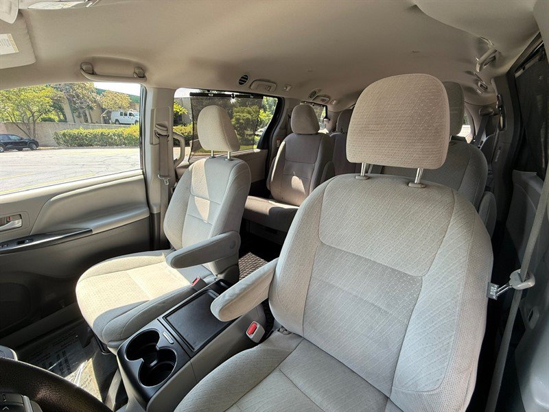 Used 2015 Toyota Sienna LE FWD image 13