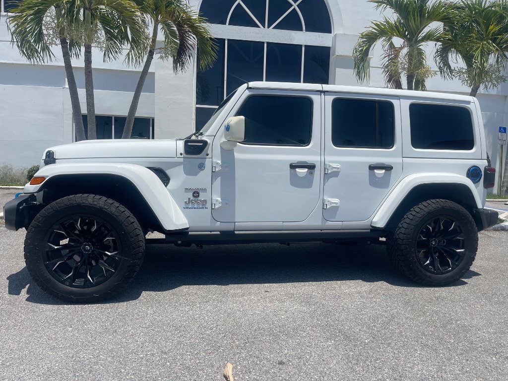 Used 2023 Jeep Wrangler Unlimited Sahara AWD/4WD image 12