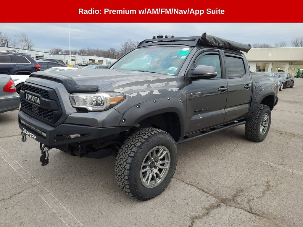Used 2020 Toyota Tacoma TRD Off-Road image 2