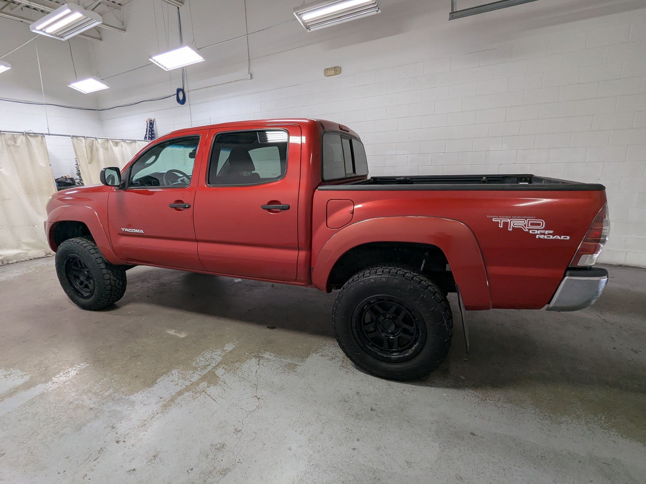 Used 2011 Toyota Tacoma 4x4 Double Cab w/ TRD Off-Road Pkg w/JBL Audio image 10