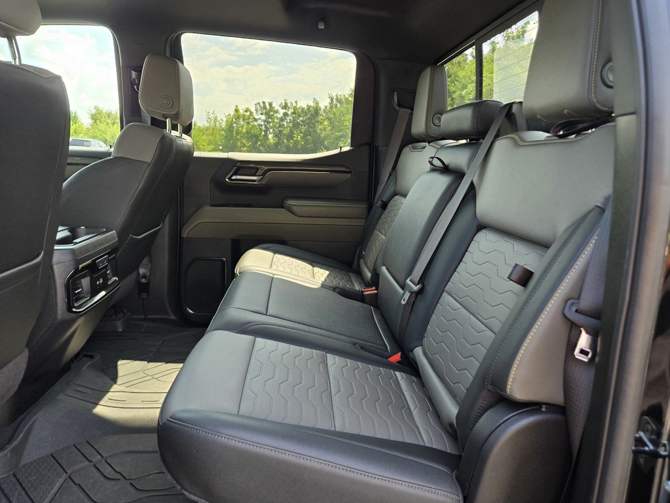 Used 2023 Chevrolet Silverado 1500 ZR2 w/ Technology Package AWD/4WD image 25