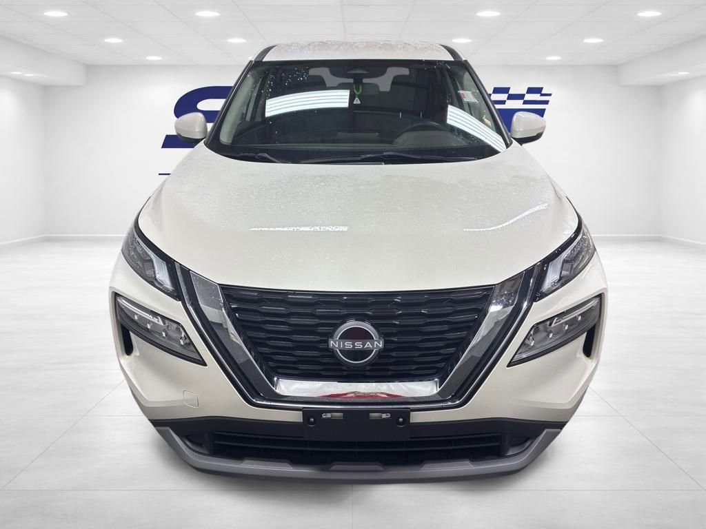 Used 2023 Nissan Rogue SV image 2