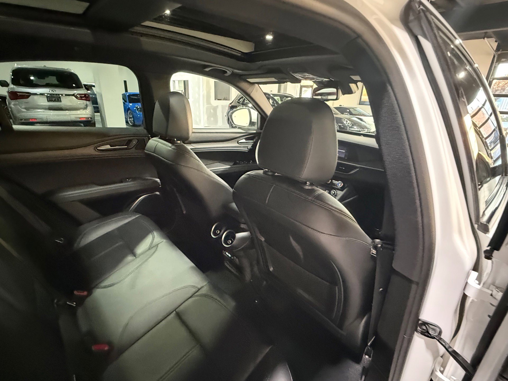 Used 2022 Alfa Romeo Stelvio Ti image 41