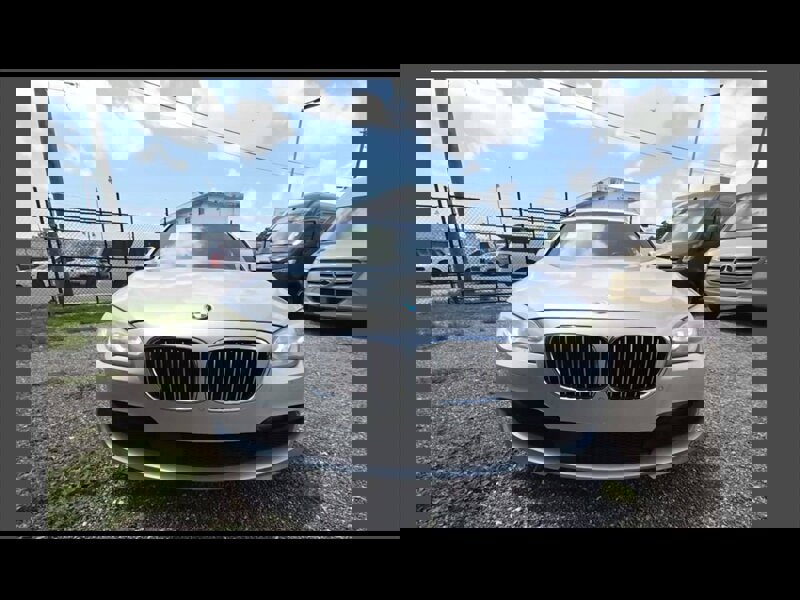 Used 2015 BMW 750Li image 2