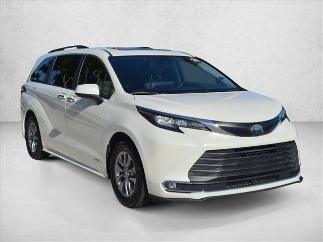 Used 2021 Toyota Sienna XLE FWD image 3