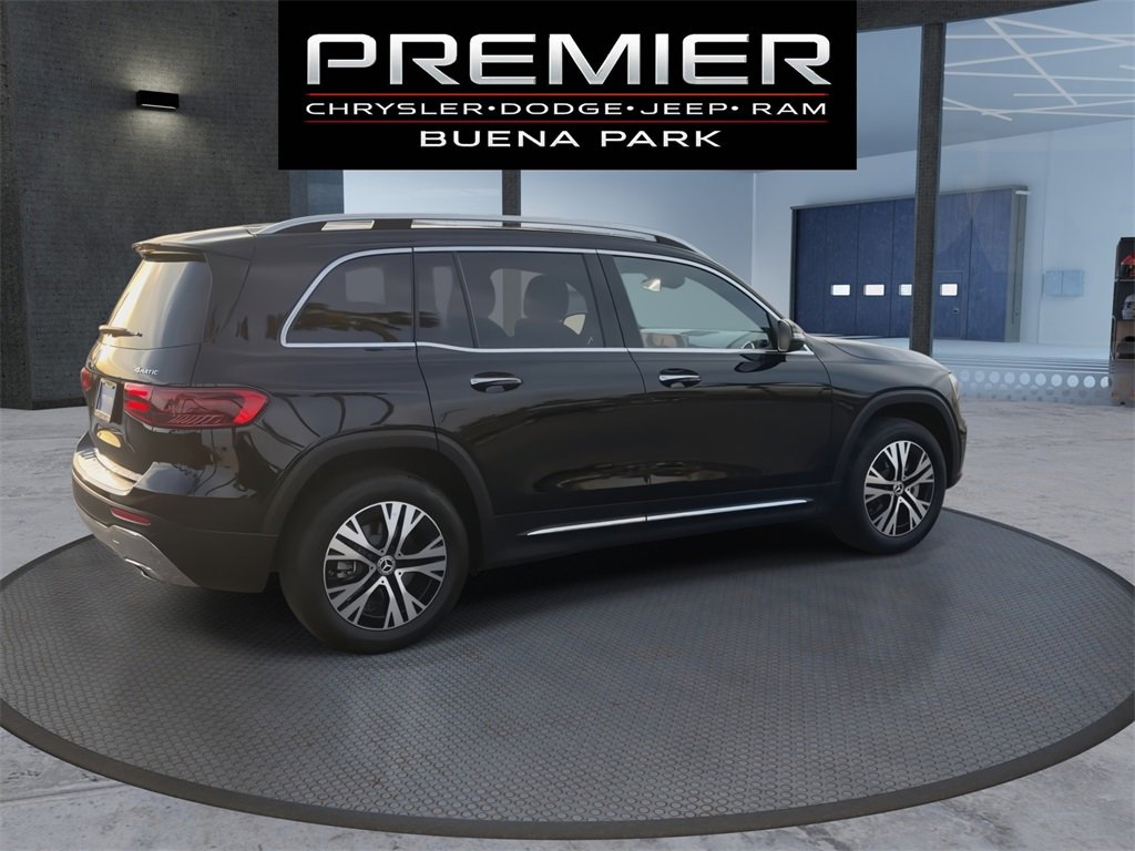 Used 2024 Mercedes-Benz GLB 250 4MATIC w/ Exclusive Package image 8