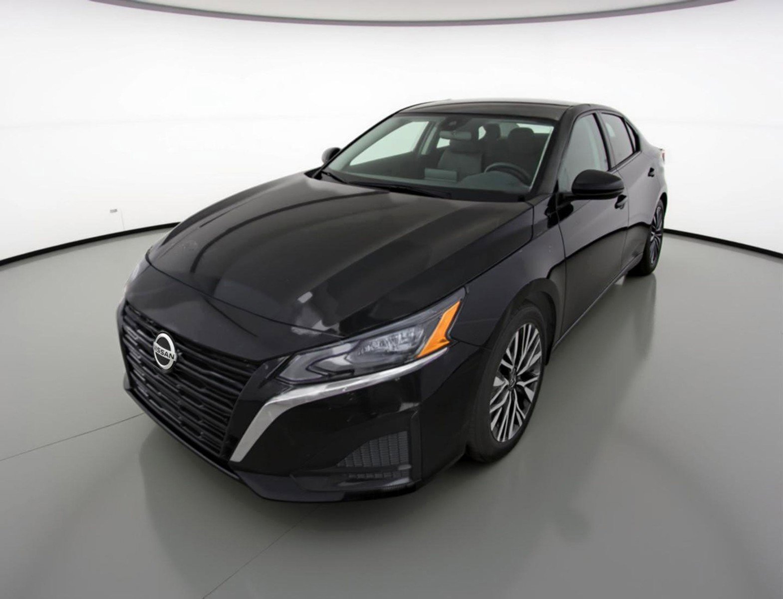 Used 2025 Nissan Altima 2.5 SV FWD image 3