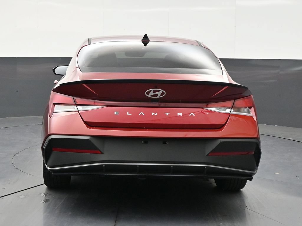 Used 2025 Hyundai Elantra Sport FWD image 4