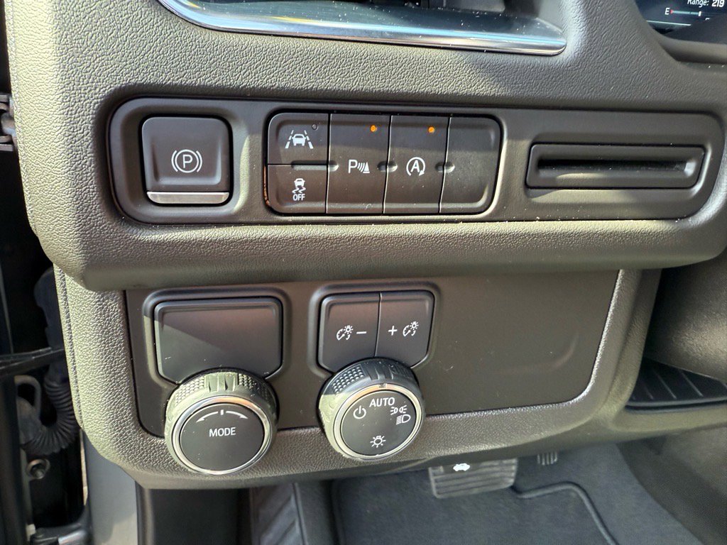 Used 2023 Chevrolet Suburban Premier image 19