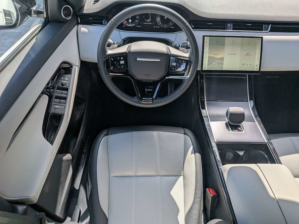Certified 2026 Land Rover Range Rover Evoque Dynamic SE AWD/4WD image 18