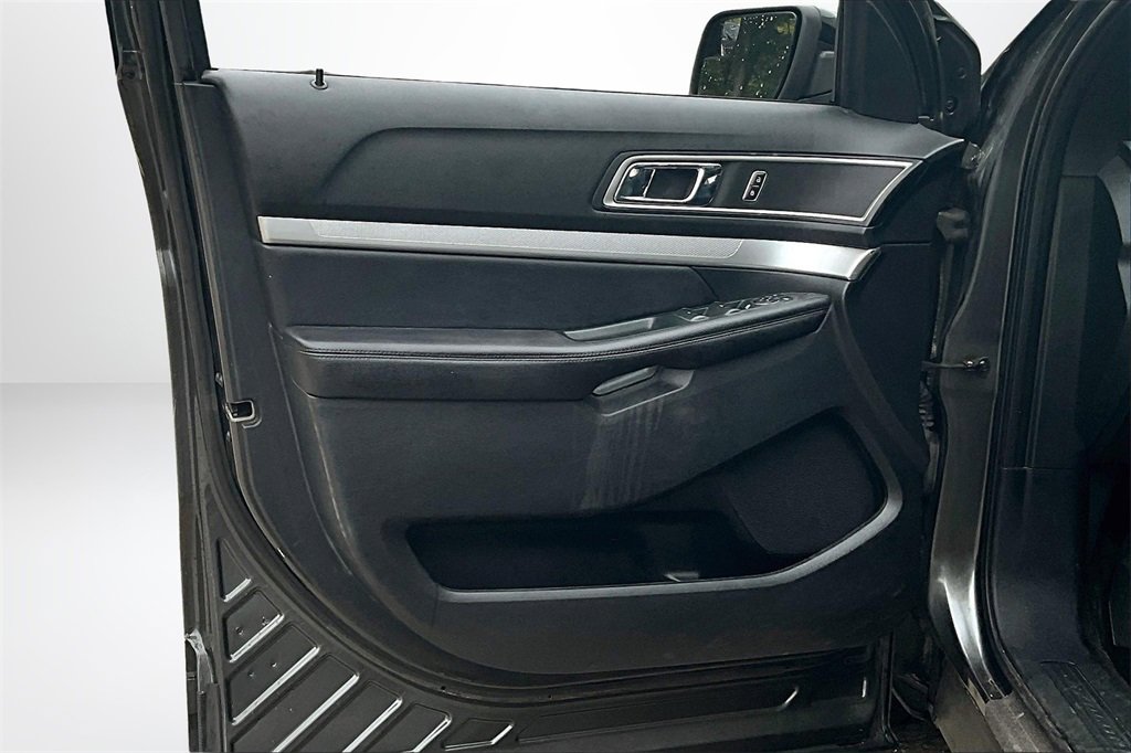 Used 2016 Ford Explorer XLT w/ Equipment Group 202A image 20