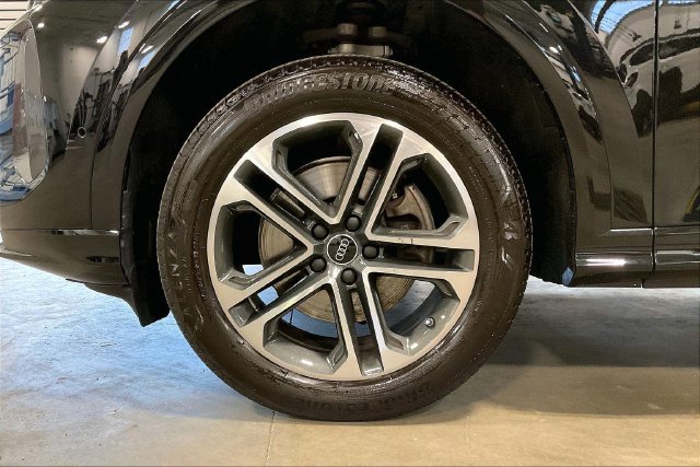 Certified 2025 Audi Q5 Premium Plus w/ Premium Plus AWD/4WD image 9