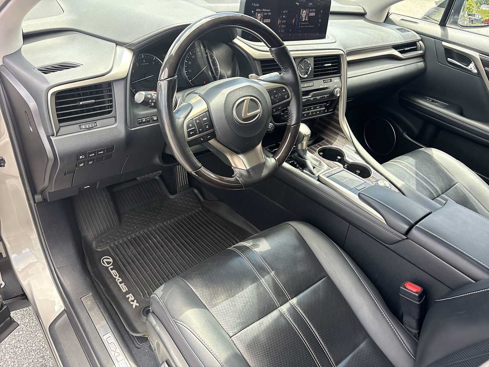 Used 2020 Lexus RX 350L Luxury w/ Cold Weather Package (CT) FWD image 10