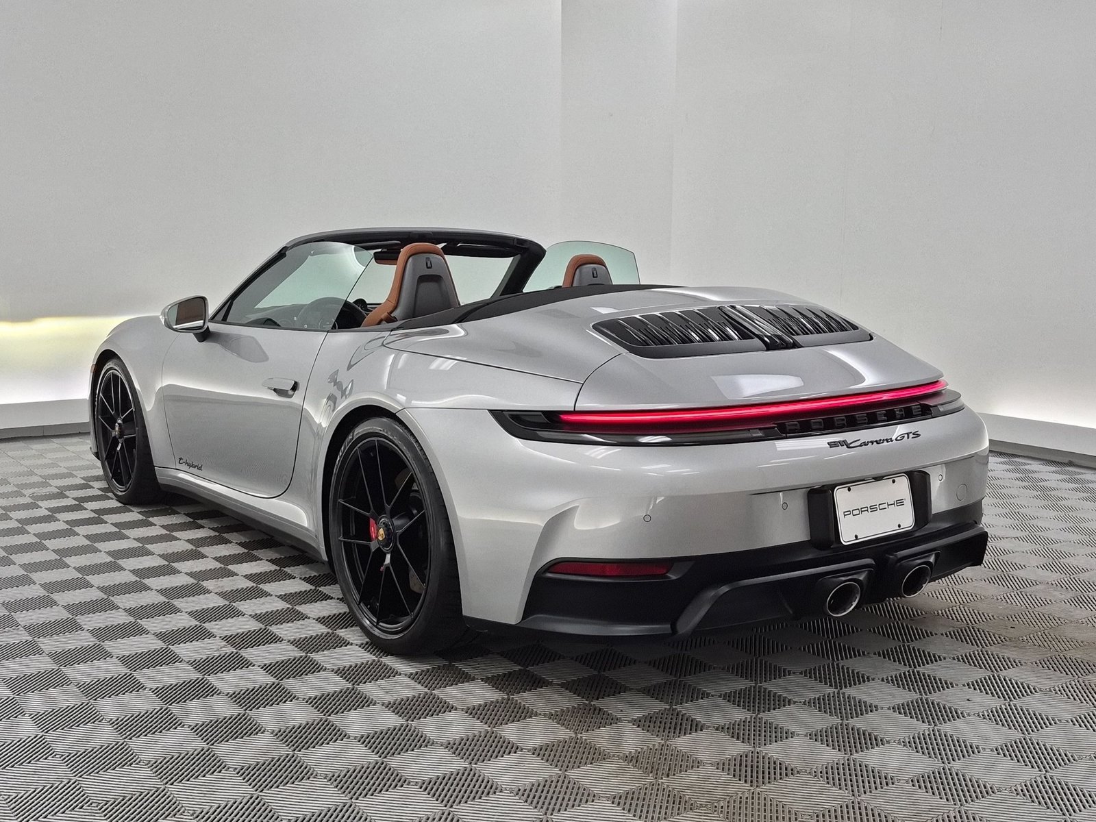Used 2025 Porsche 911 Carrera GTS RWD image 3