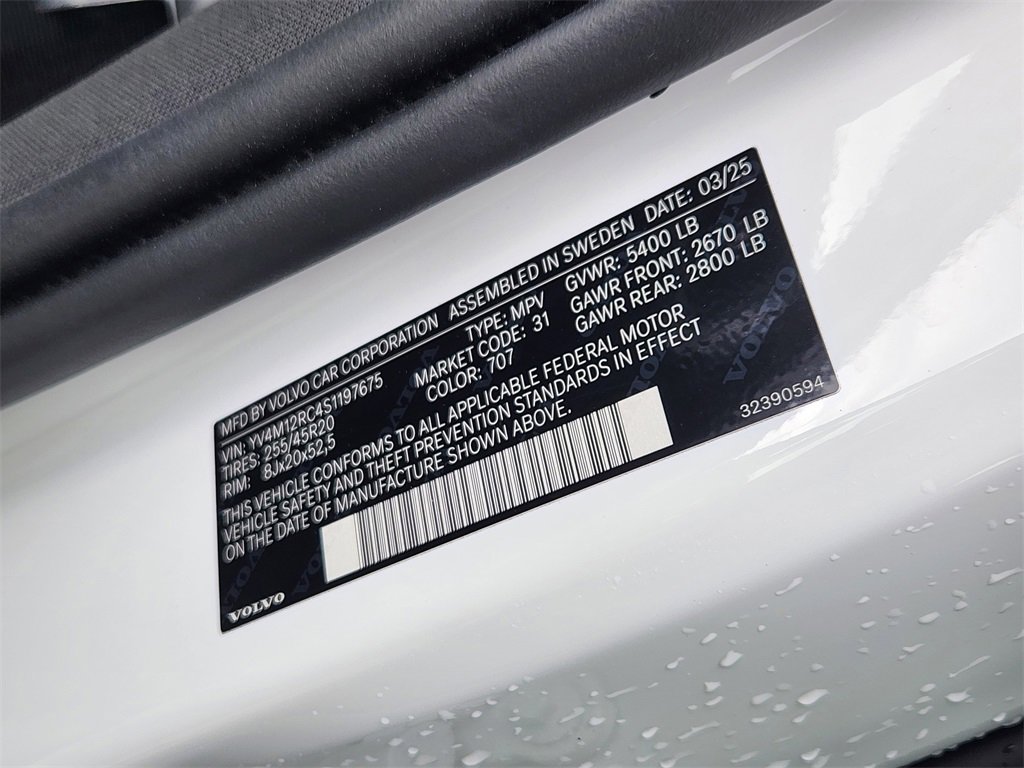 Used 2025 Volvo XC60 B5 Plus image 33