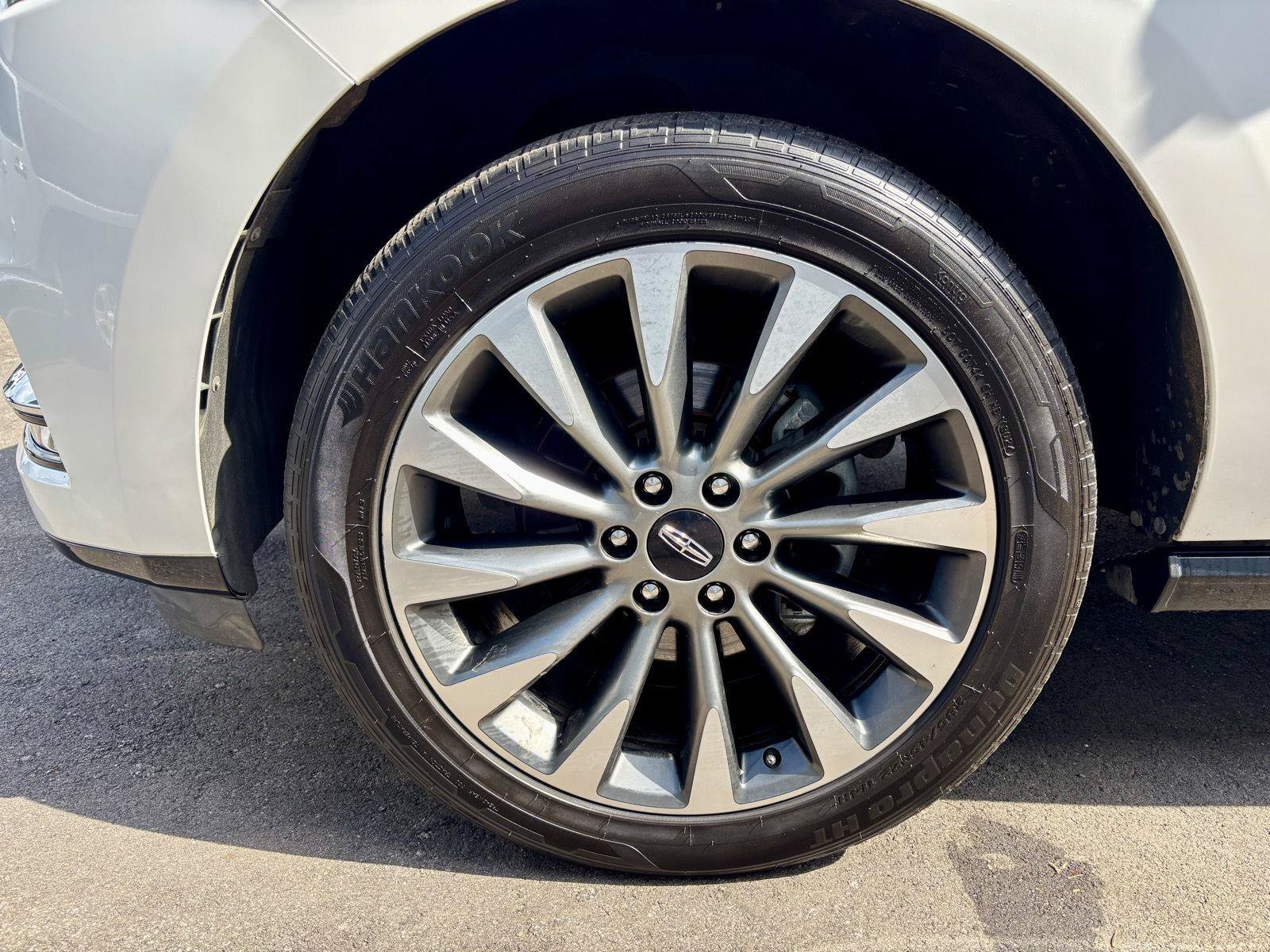 Used 2018 Lincoln Navigator Select AWD/4WD image 30
