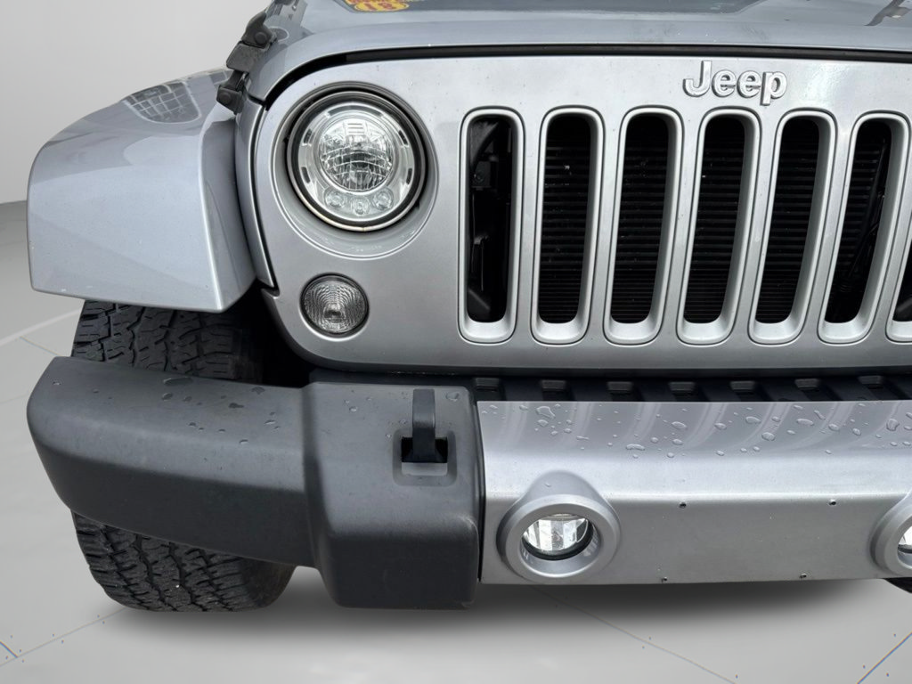 Used 2018 Jeep Wrangler Unlimited Sahara w/ Connectivity Group AWD/4WD image 39