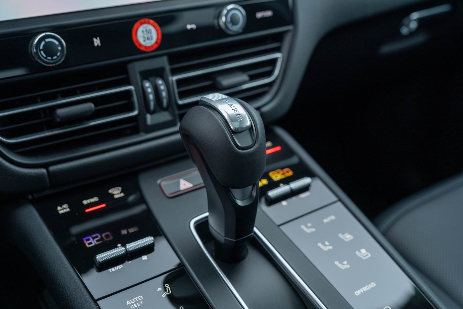 Certified 2025 Porsche Macan image 31