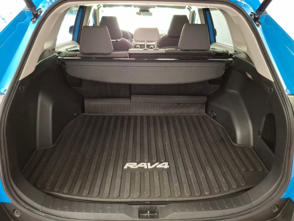 Used 2020 Toyota RAV4 XLE image 11