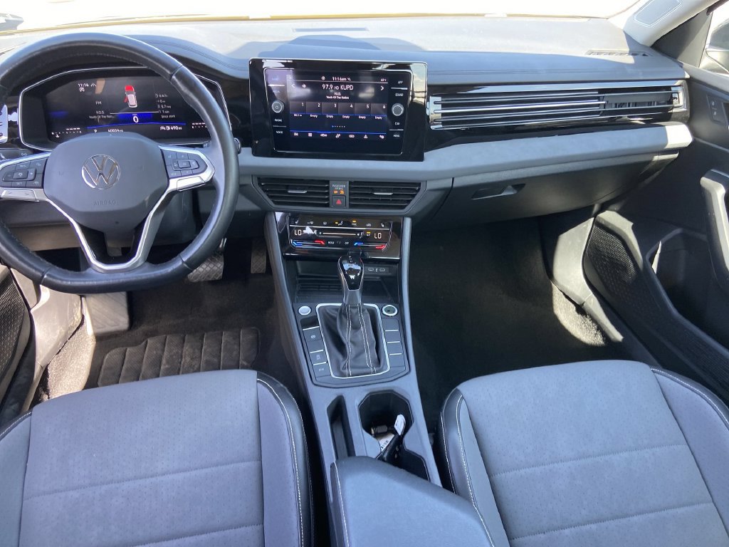 Used 2025 Volkswagen Jetta SE FWD image 15