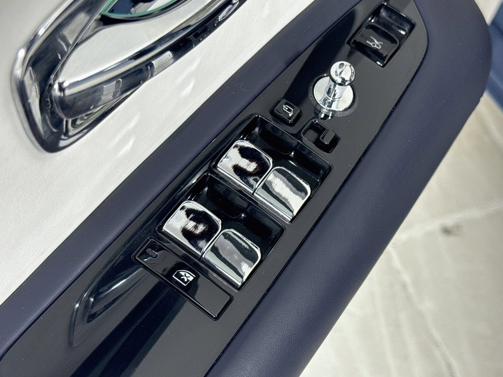 Certified 2024 Rolls-Royce Ghost AWD/4WD image 17