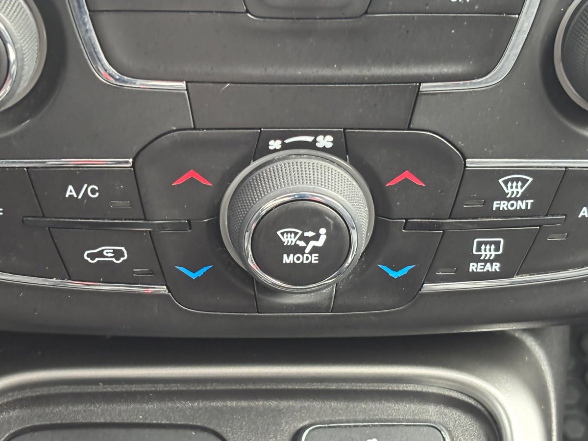 Used 2019 Jeep Compass Latitude w/ Popular Equipment Group image 4