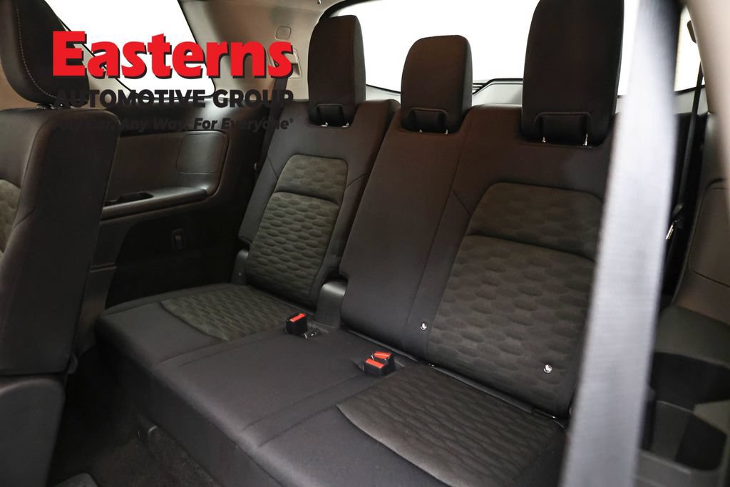 Used 2025 Nissan Pathfinder SV FWD image 27