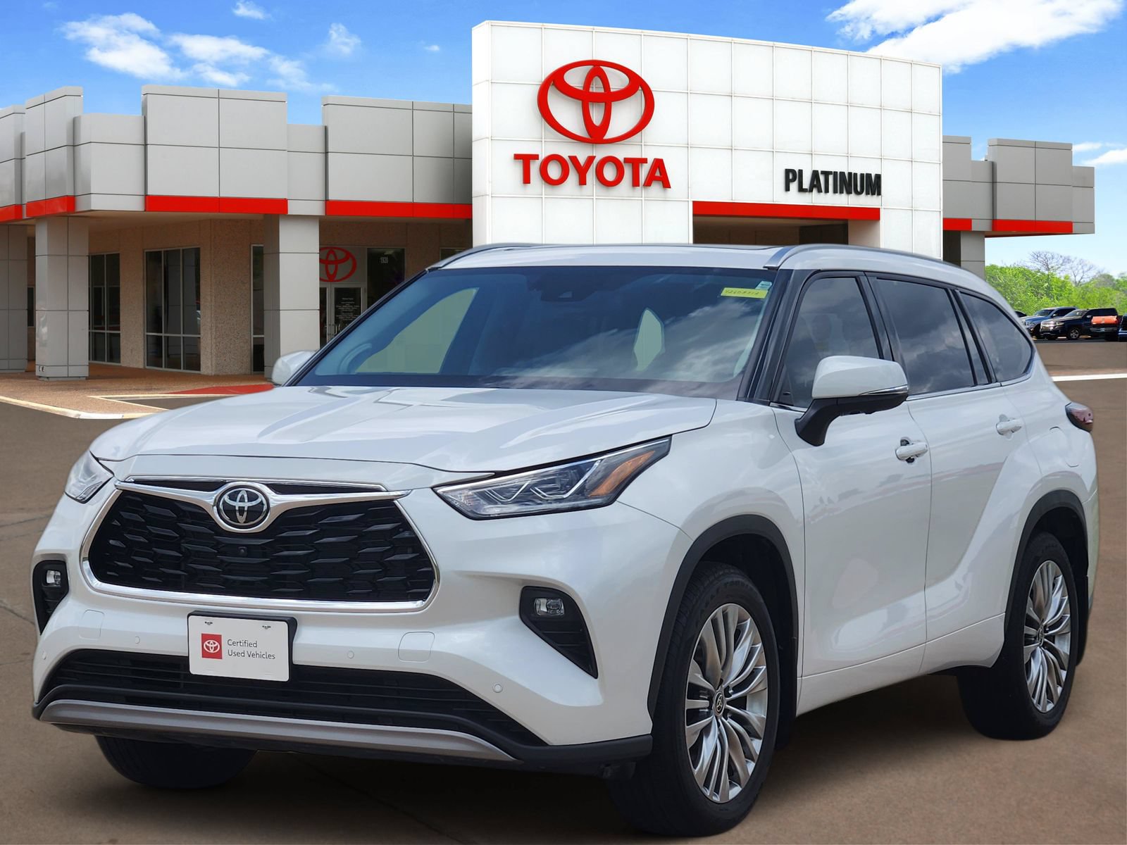 Used 2025 Toyota Highlander Platinum AWD/4WD image 2