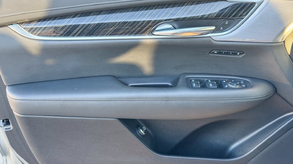 Used 2024 Cadillac XT6 Premium Luxury FWD image 25