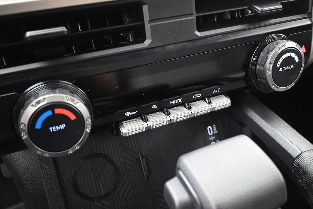 Used 2025 Toyota Tacoma SR5 AWD/4WD image 16