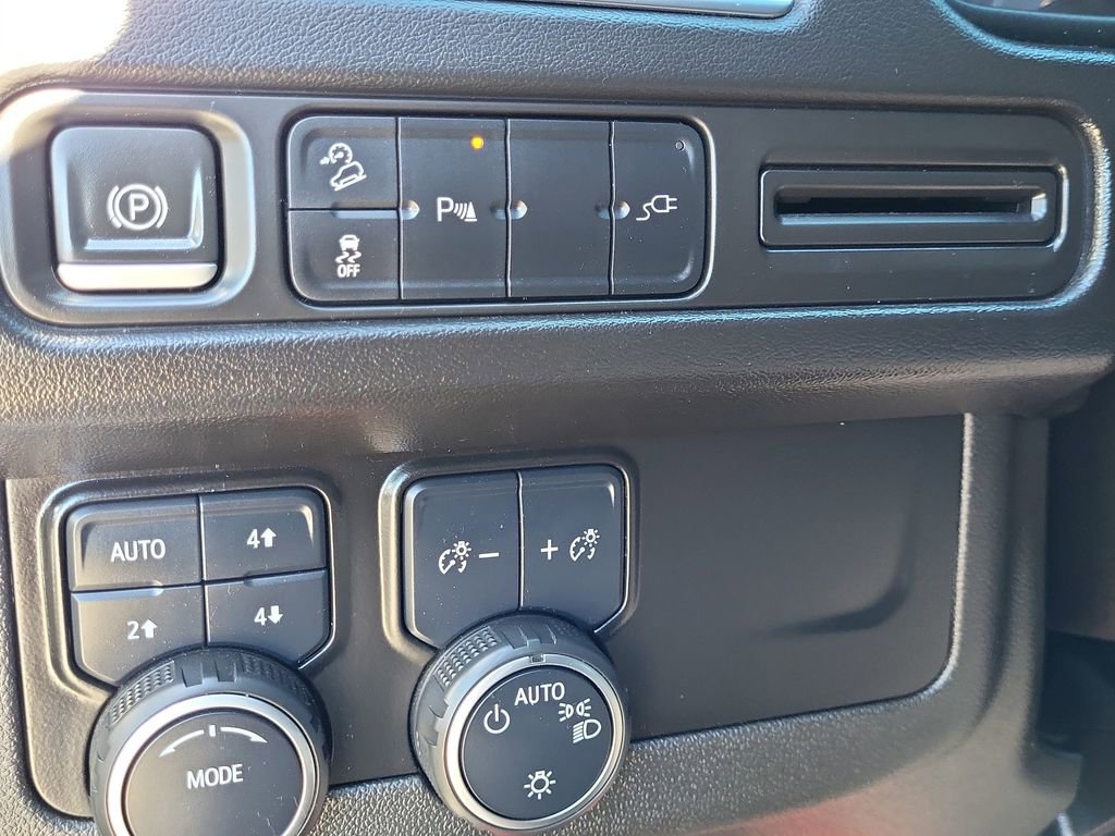 Used 2021 Chevrolet Tahoe Z71 image 23