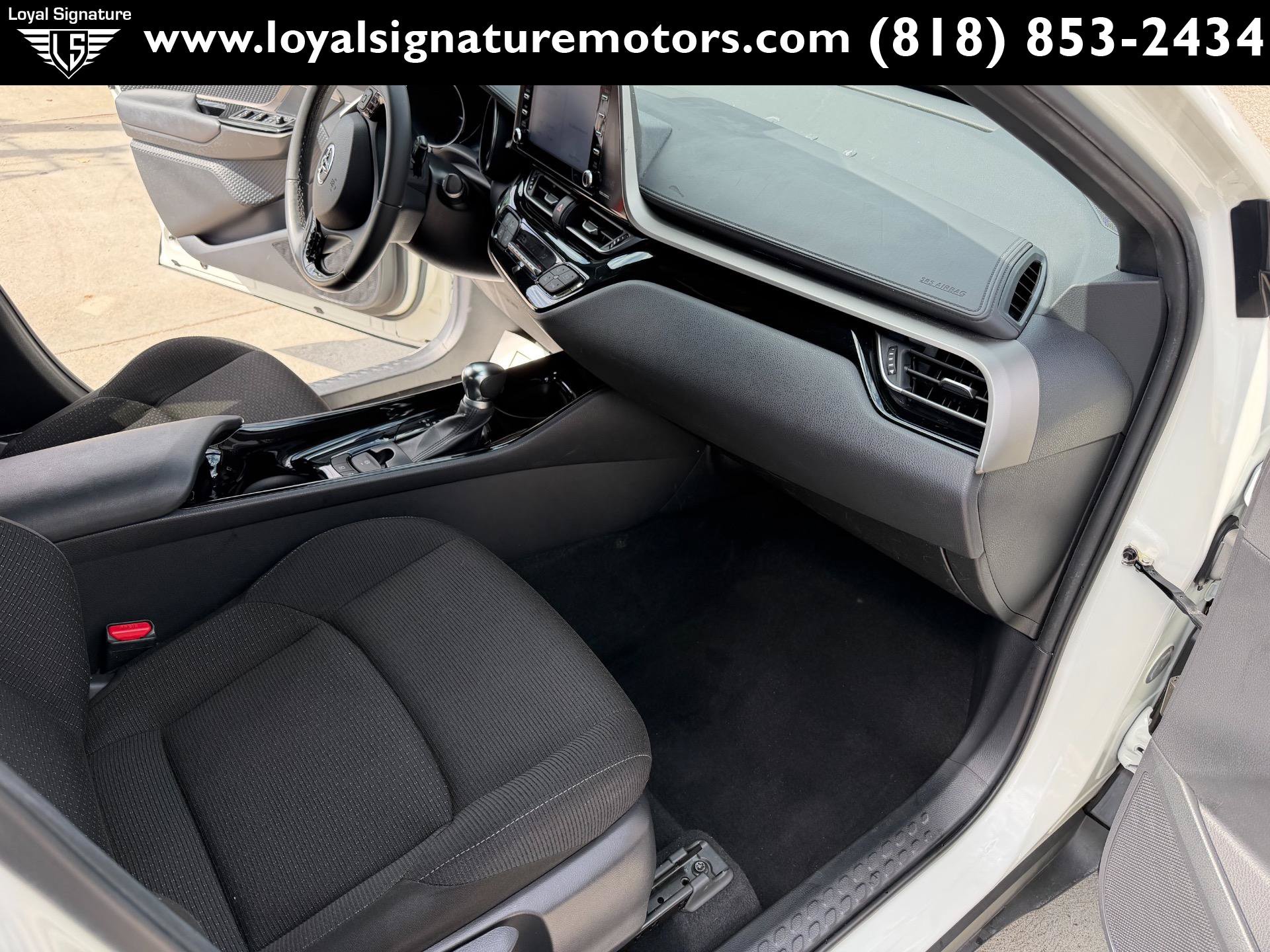 Used 2019 Toyota C-HR XLE FWD image 34