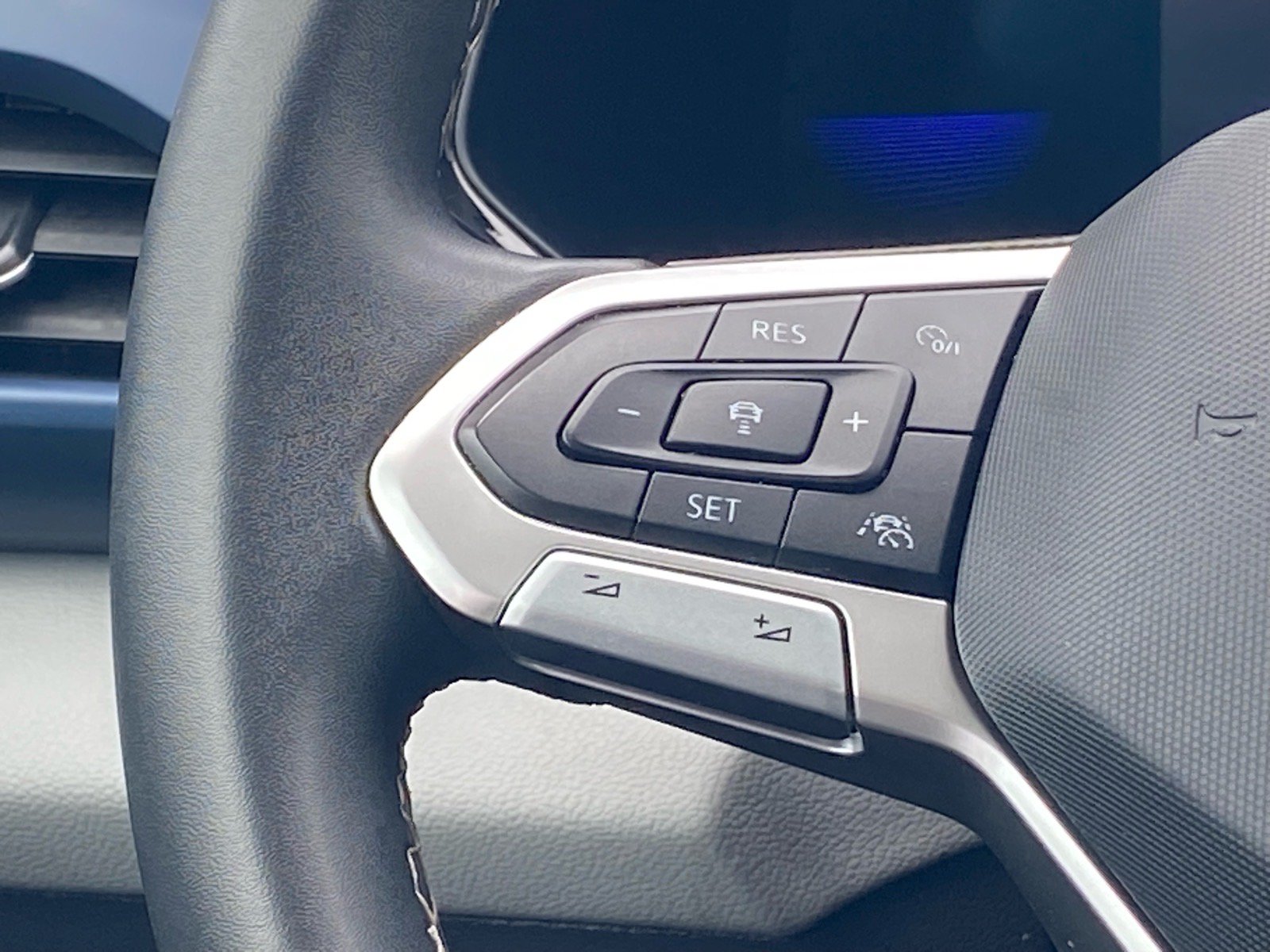 Certified 2023 Volkswagen Taos SE AWD/4WD image 4