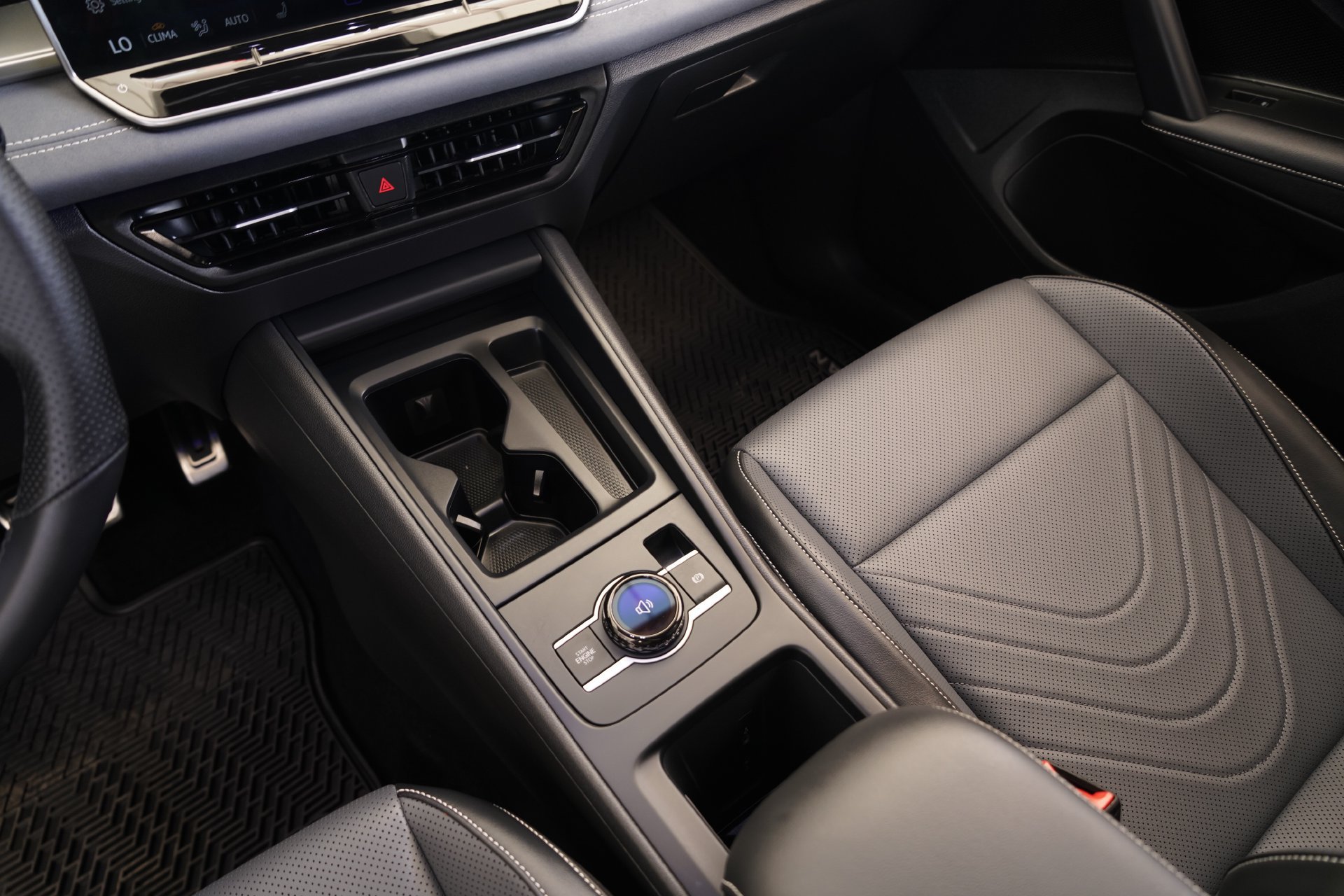 Certified 2026 Volkswagen Tiguan SE R-Line FWD image 18