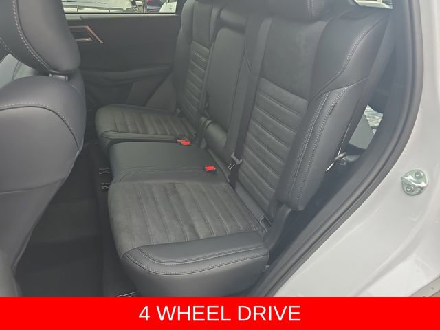 Used 2025 Mitsubishi Outlander Trail Edition image 15