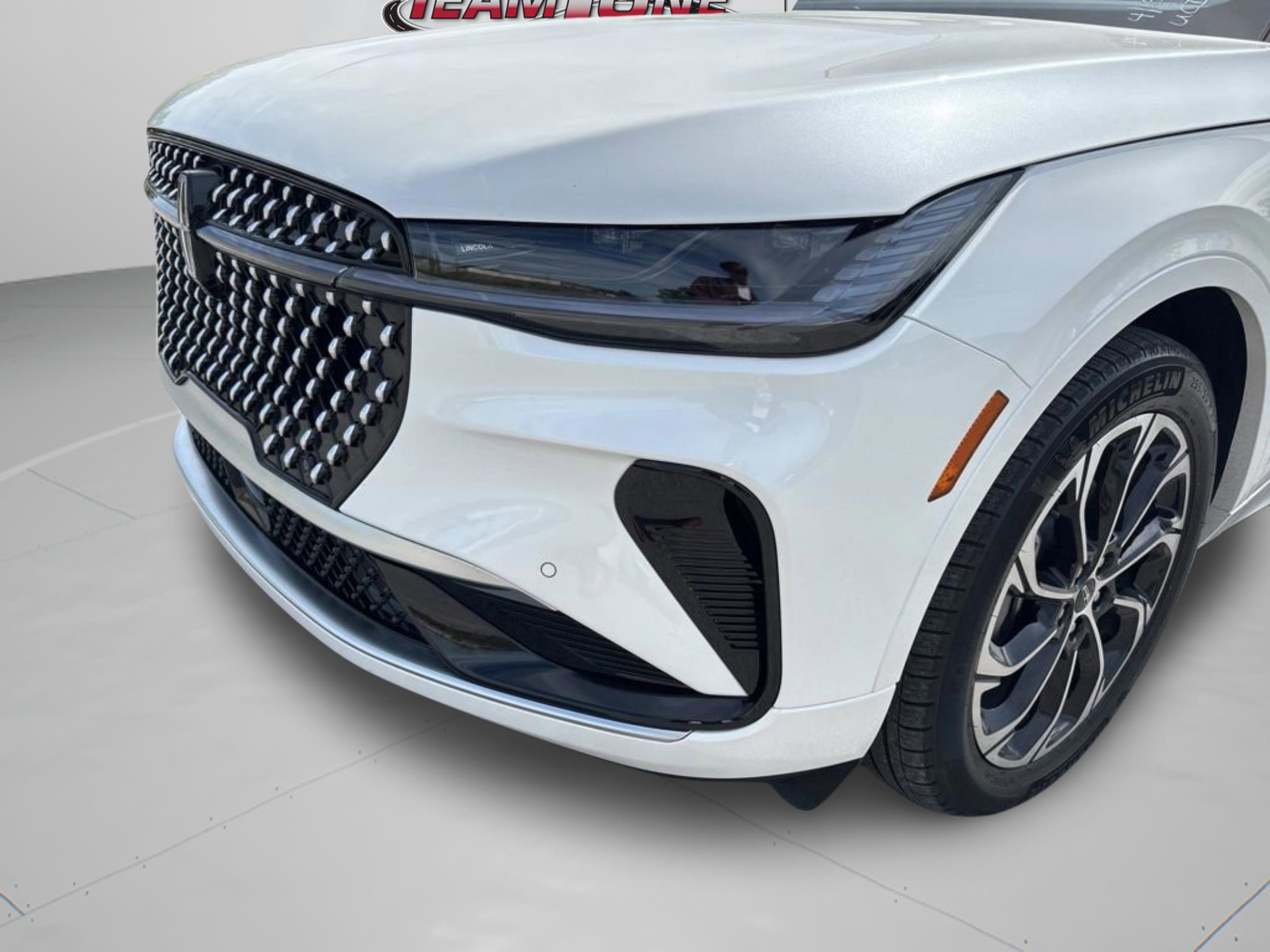 Used 2025 Lincoln Nautilus Reserve image 35