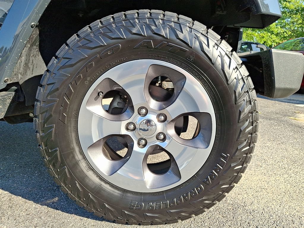 Used 2018 Jeep Wrangler Unlimited Sahara w/ Connectivity Group AWD/4WD image 8