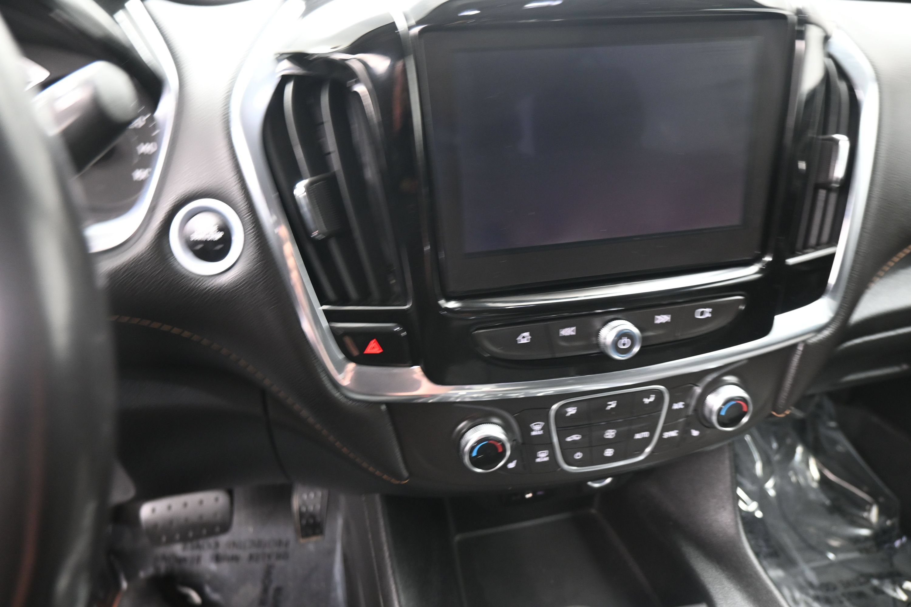 Used 2019 Chevrolet Traverse LT FWD image 15