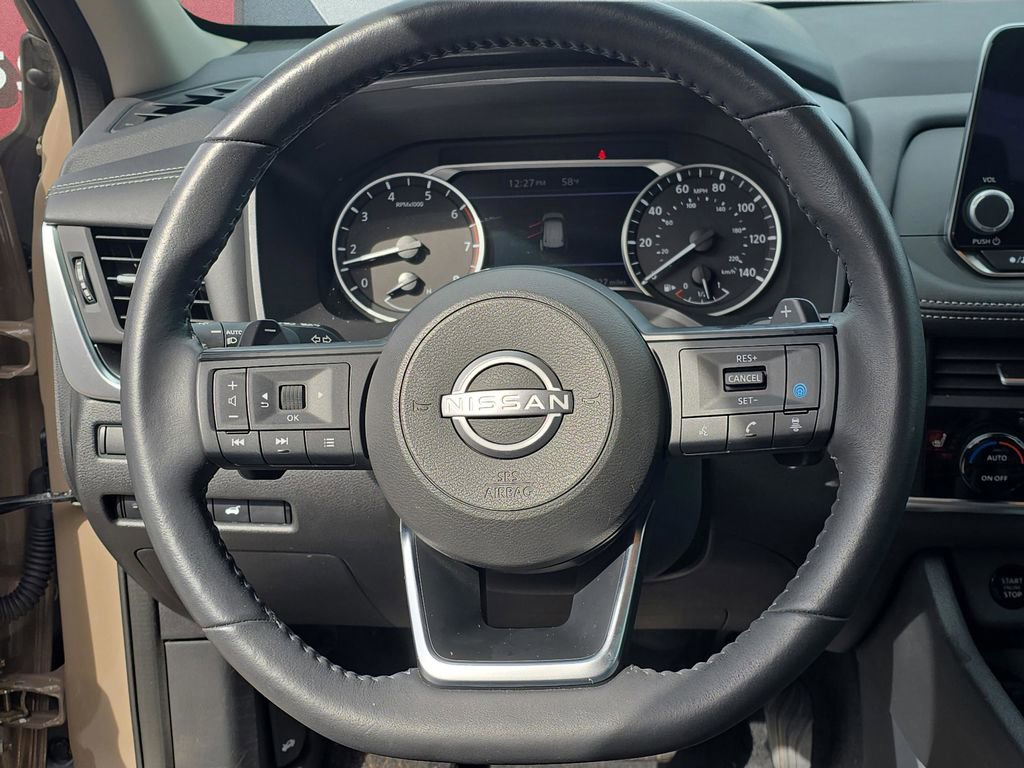 Used 2024 Nissan Rogue SV w/ SV Premium Package image 17