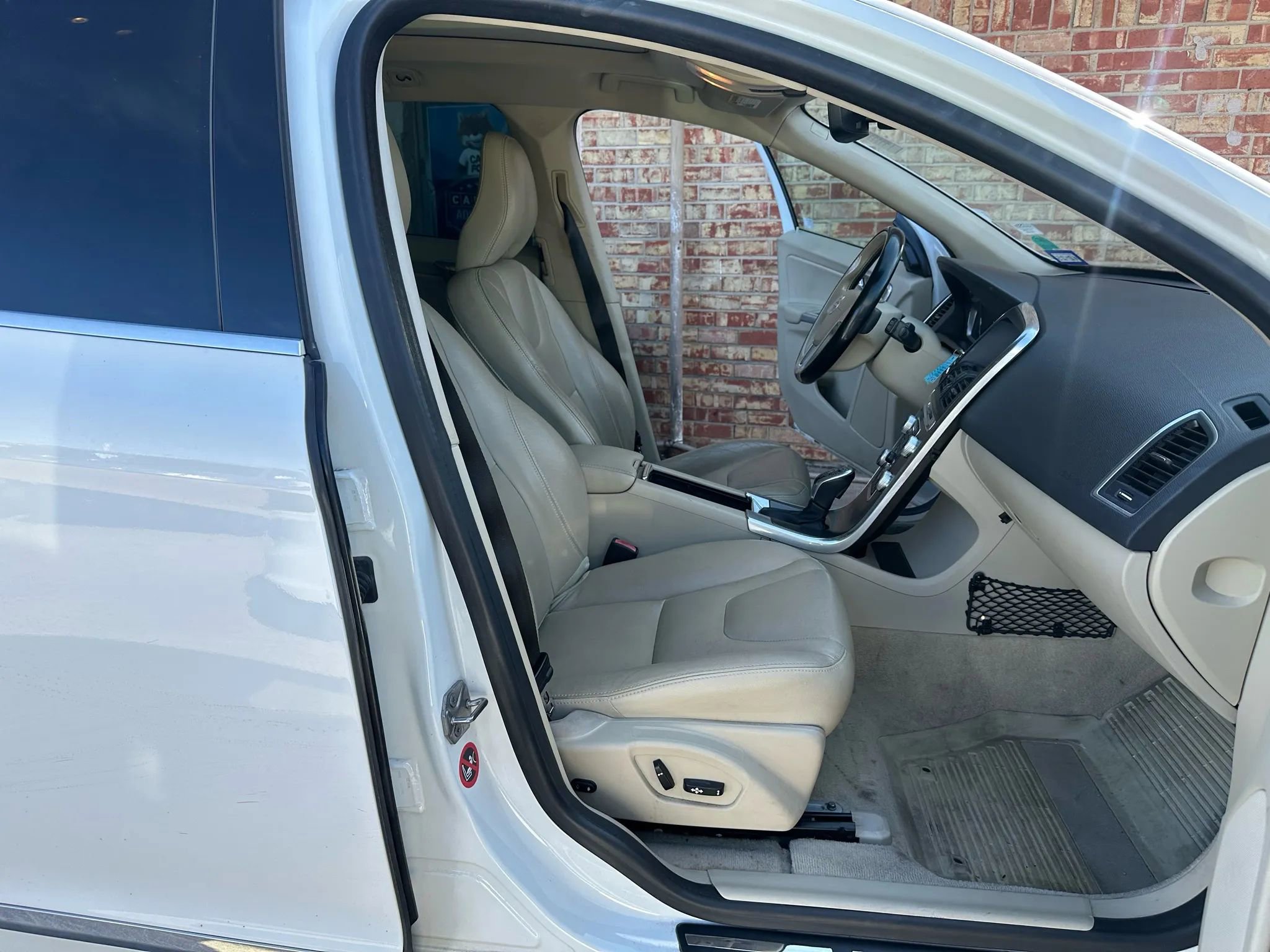 Used 2016 Volvo XC60 T5 Premier image 13