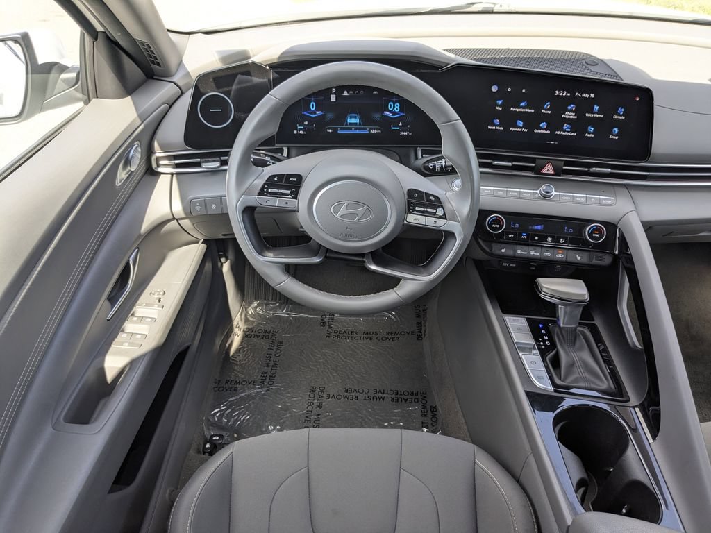 Used 2025 Hyundai Elantra SEL FWD image 18