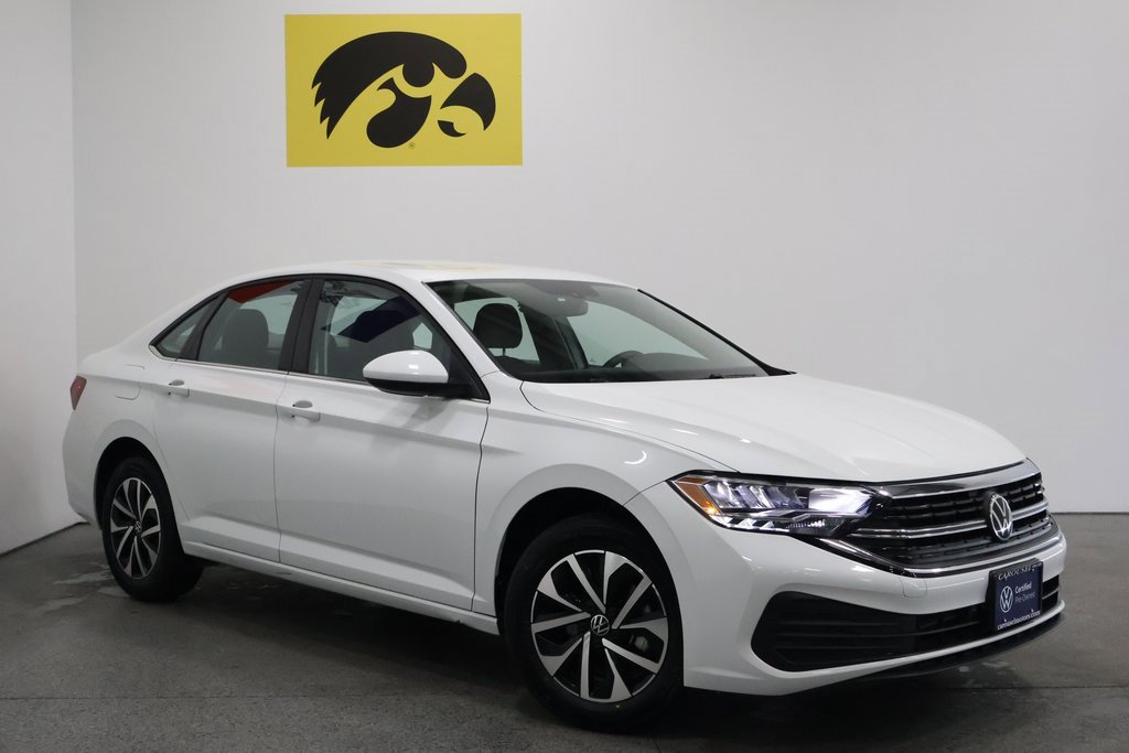 Used 2023 Volkswagen Jetta S image 2