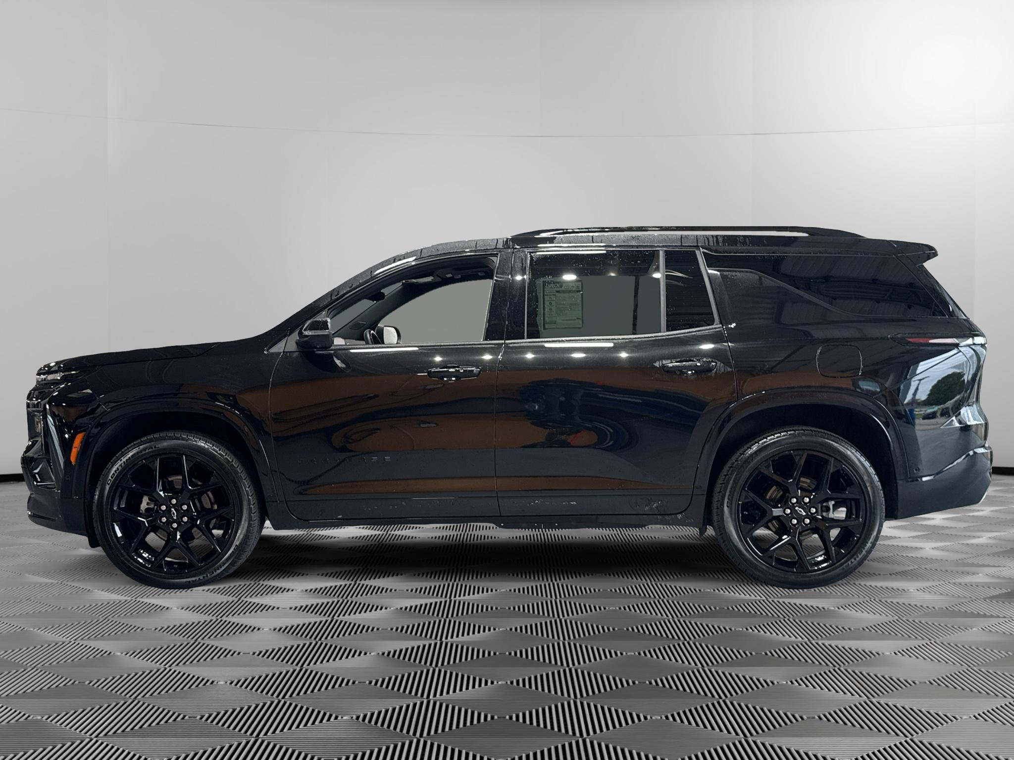 Used 2026 Chevrolet Traverse RS w/ LPO, Floor Liner Package AWD/4WD image 2