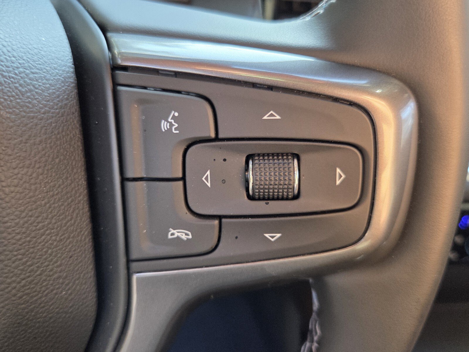 Used 2026 Chevrolet Silverado 1500 High Country w/ Technology Package AWD/4WD image 36