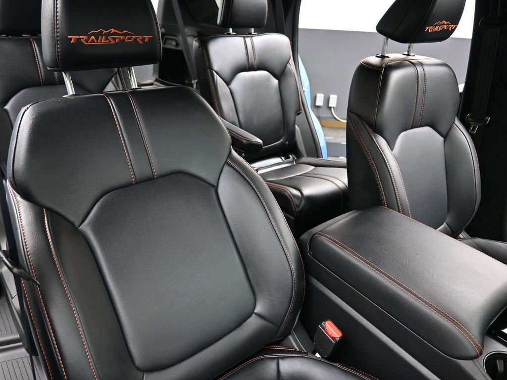 Used 2025 Honda Pilot TrailSport image 14