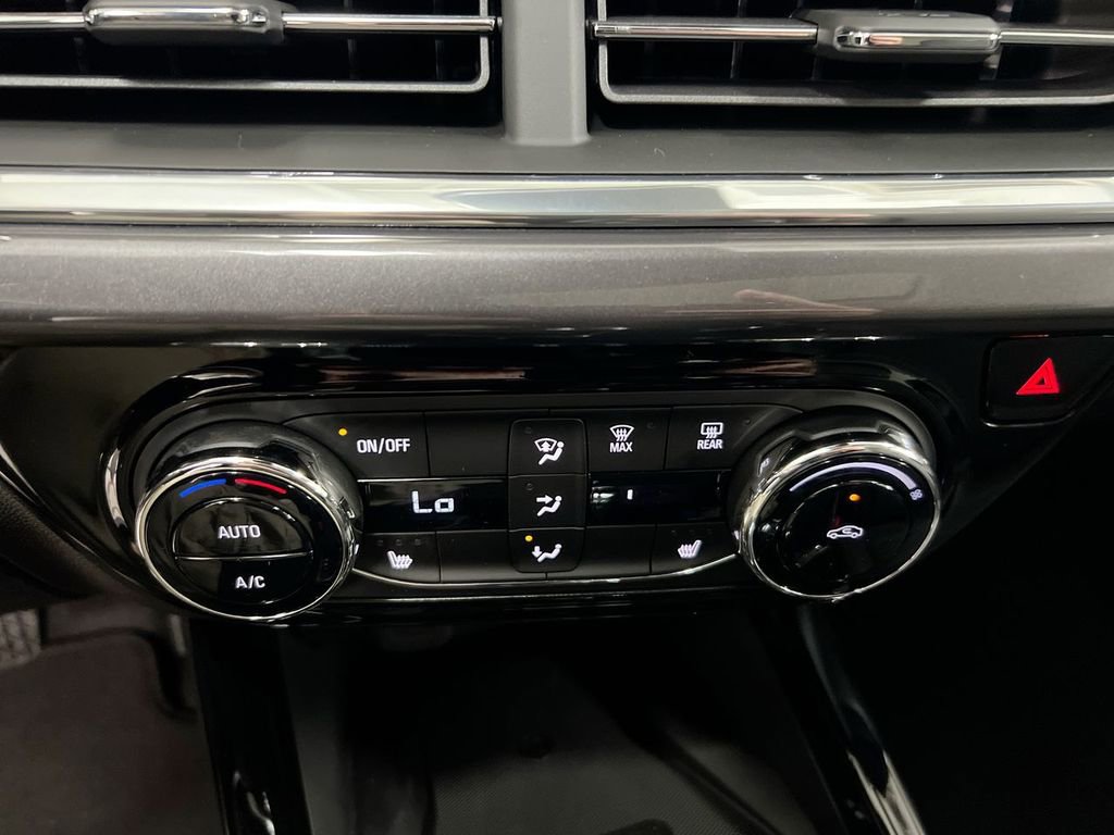 New 2026 Chevrolet Trax ACTIV w/ Sunroof Package FWD image 16